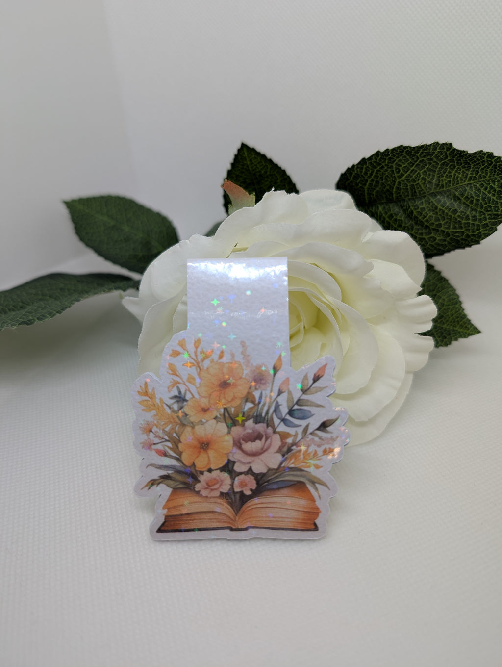 Magnetisches Lesezeichen Blumen im Buch